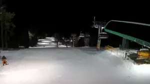 Widok z Kamery na górną trasę narciarską w Czarnym Groniu