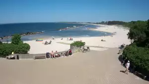 Widok na plażę wschodnią w Darłówku
