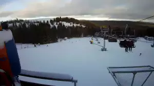 Wyciąg Diament w Kompleksie narciarskim Zieleniec zaprasza na narty.