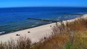 Plaża w Dziwnowie oglądaj w sezonie letnim.