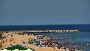 Plaża w Dziwnowie oglądaj w sezonie letnim.