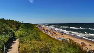 Plaża w Dziwnowie oglądaj w sezonie letnim.