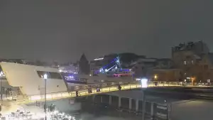 Kamera z widokiem na Śródmieście oraz kładkę na Motławie