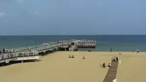 Widok z kamery obrotowej na plaże i morze w Gdańsku Brzeźnie