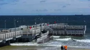 Widok z kamery obrotowej na plaże i morze w Gdańsku Brzeźnie