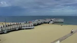 Widok z kamery obrotowej na plaże i morze w Gdańsku Brzeźnie