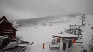 widok z dolnej stacji narciarskiej Gryglówka