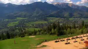 Widok z Kamery na panoramę Tatr.