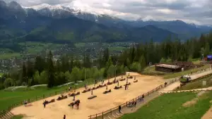 Widok z Kamery na panoramę Tatr.