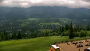 Widok z Kamery na panoramę Tatr.