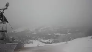 Widok z górnego odcinka Ośrodka Narciarskiego Harenda.