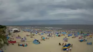 Jantar - widok na złocistą i słoneczną plaże.