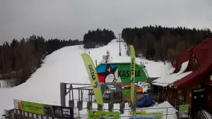 Widok na wyciąg oraz zakończenie trasy zjazdowej