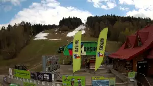 Widok na wyciąg oraz zakończenie trasy zjazdowej