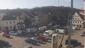 Kamera prezentuje widok na rynek w Kazimierzu Dolnym