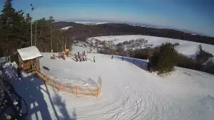 Widok z kamery zainstalowanej na górnej części wyciągu na stacji Kiczera Ski