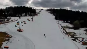 Widok na jedną z dziewięciu kolei krzesełkowej na Kotelnicy - trasa nr 9 - Remiaszów