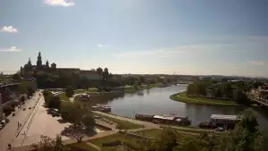 Zamek Królewski na wawelu oraz Wisła w oku kamery.
