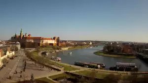 Zamek Królewski na wawelu oraz Wisła w oku kamery.