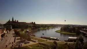 Zamek Królewski na wawelu oraz Wisła w oku kamery.