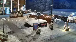 Widok na dolną stację kolei linowej na Gubałówkę oraz targowisko.