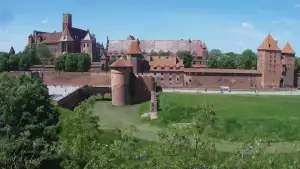 Widok na XIII wieczny zamek Krzyżacki - jedną z największych atrakcji Malborka