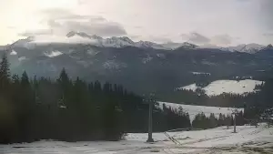 Widok na kolej i panoramę Tatr z Ośrodka Narciarskiego MAŁE CICHE.