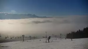 Widok na kolej i panoramę Tatr z Ośrodka Narciarskiego MAŁE CICHE.