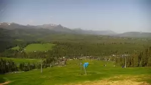 Widok na kolej i panoramę Tatr z Ośrodka Narciarskiego MAŁE CICHE.
