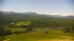 Widok na kolej i panoramę Tatr z Ośrodka Narciarskiego MAŁE CICHE.