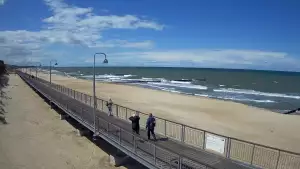 Ujęcie na promenadę i morze w Mielnie.