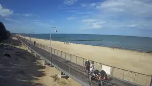 Ujęcie na promenadę i morze w Mielnie.