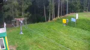 Widok na dolną stację wyciągu w kompleksie Nartorama