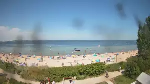 Widok na Promenadę i Plażę w REWIE. Sporty wodne Zatoka Pucka