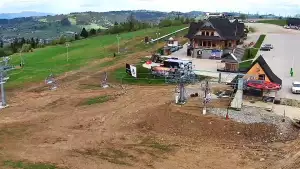 Obraz z kamery na żywo na stację narciarską Rusin-ski oraz panoramę Tatr.