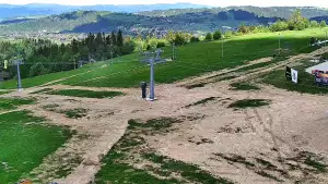Obraz z kamery na żywo na stację narciarską Rusin-ski oraz panoramę Tatr.