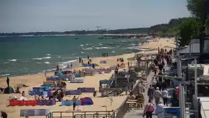 Widok na Promenadę i Plażę w Sarbinowie