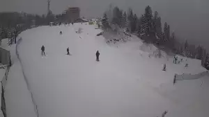 Zdjęcie z kamery na górną stację w ośrodku narciarskim Skolnity ski w Wiśle.