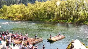 Szczawnica i widok na Dunajec i tratwy flisaków.