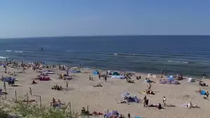 Stegna kamera bulwar, plaża i morze.