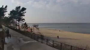 Stegna kamera bulwar, plaża i morze.