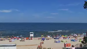 Stegna kamera bulwar, plaża i morze.