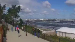 Stegna kamera bulwar, plaża i morze.