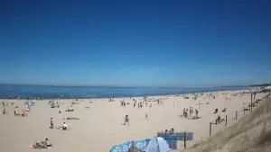 Kamera na plażę w Świnoujściu na żywo przepływające promy.