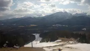 Widok z Kamery na trasy zjazdowe na Polanie Szymoszkowej w Zakopanem