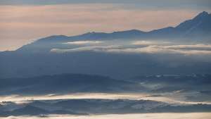 Przepiękny widok z kamery na Turbaczu ze schroniska PTTK.