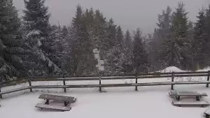 Przepiękny widok z kamery na Turbaczu ze schroniska PTTK.