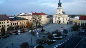 Widok na rynek w Wadowicach z kamery obrotowej.