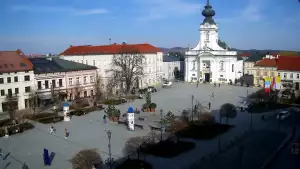 Widok na rynek w Wadowicach z kamery obrotowej.