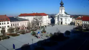 Widok na rynek w Wadowicach z kamery obrotowej.